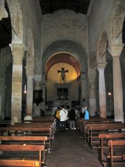Interno della Chiesa di S.Maria Assunta
a Chianni, nei pressi di Gambassi Terme
(12332 bytes)